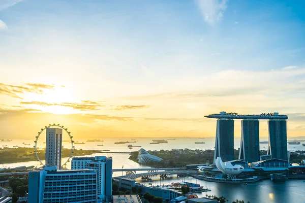 Hermoso edificio de arquitectura exterior paisaje urbano en Singapur — Foto de Stock