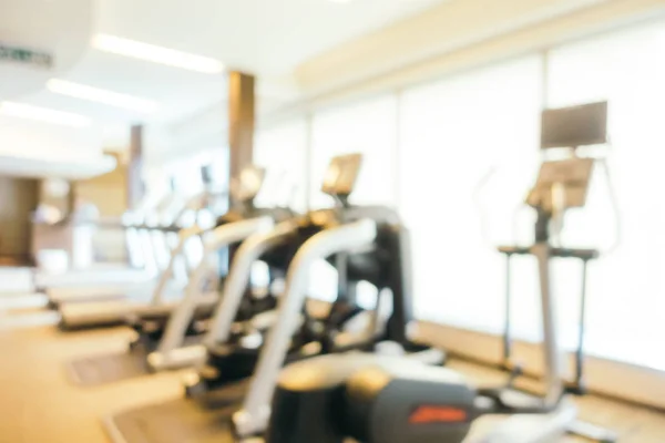 Equipo deportivo de fitness abstracto desenfocado y desenfocado en la sala de gimnasio —  Fotos de Stock