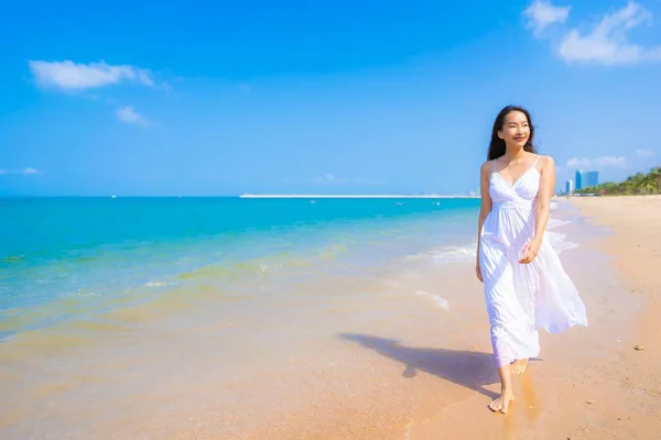 Portrait beautiful young asian woman happy smile leisure on the — Stock Photo, Image