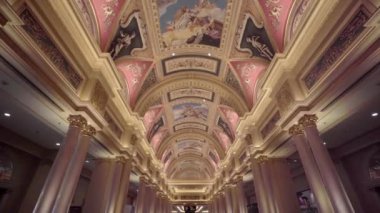 MACAU, Çin - 16 Ekim 2014: Venedik Oteli ünlü bir alışveriş merkezidir.