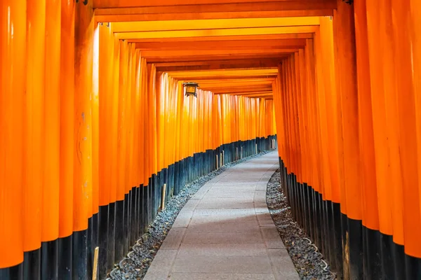 Hermoso templo inari fushimi santuario en Kyoto — Foto de Stock