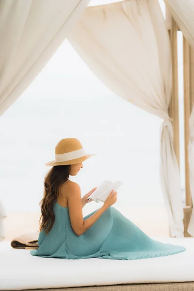 Beautiful portrait young asian women reading book around beach s — Stock Photo, Image