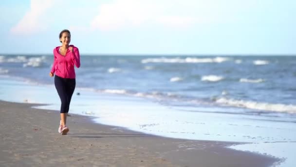 Séquences Femme Asiatique Sur Bord Mer Pendant Les Vacances Été — Video