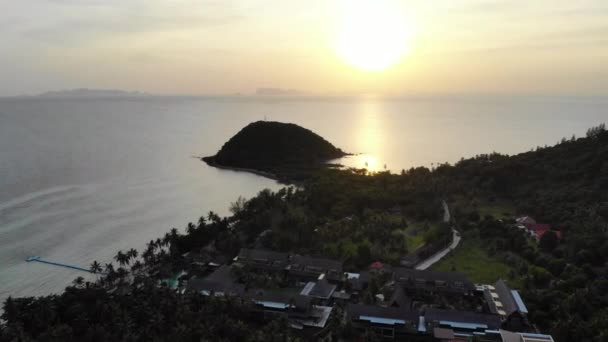 images tranquilles de la belle mer ondulée