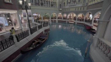 MACAU, Çin - 16 Ekim 2014: Venedik Oteli ünlü bir alışveriş merkezidir.