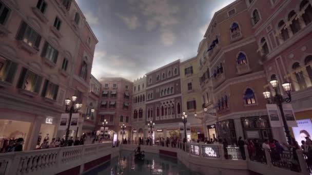 マカオ 2018年9月8日 マカオ市内にショッピングモールがある美しい高級ホテルのリゾートとカジノ — ストック動画