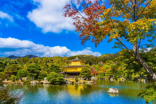 Beautiful Kinkakuji temple with golden pavillion in Kyoto japan — Stock Photo, Image