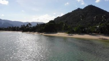 Güzel dalgalı denizin sakin görüntüleri.