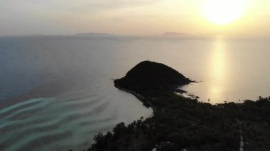 Güzel dalgalı denizin sakin görüntüleri.