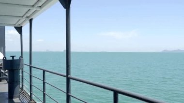 Güzel dalgalı denizin sakin görüntüleri.