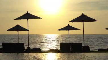 Güzel dalgalı denizin sakin görüntüleri.