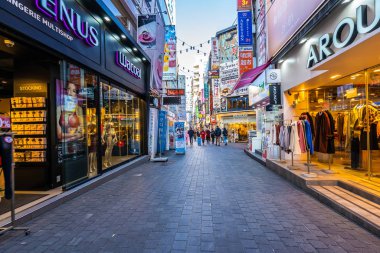 Seoul, Güney Kore 10 Aralık 2018: Myeong dong pazarı 