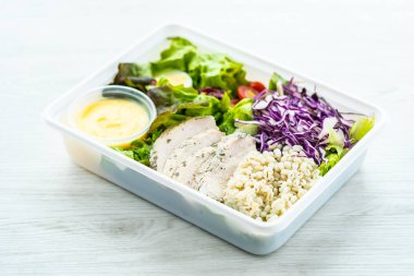 Izgara tavuk göğsü ve et salata