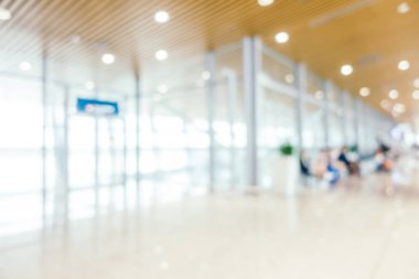 Soyut bulanıklık ve Havaalanı yolcu trans için terminal defocused