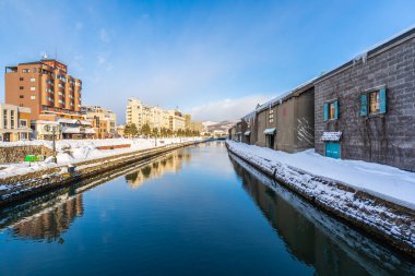 Güzel manzara ve kışın Otaru kanal Nehri'nin cityscape