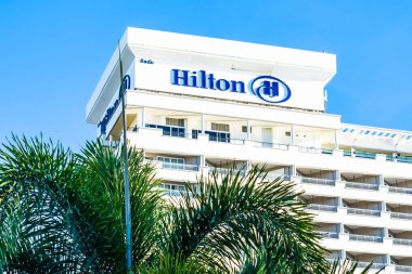 Hua hin , Tayland - 2 Mayıs 2019 : Hilton otel ve tatil yeri işareti i