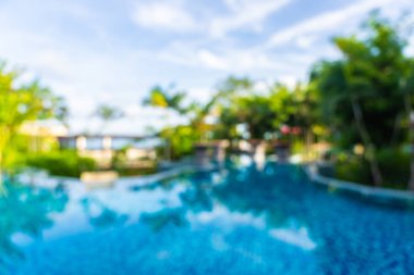 Soyut bulanıklık ve sıcak güzel açık yüzme havuzu bulanıklaştırma