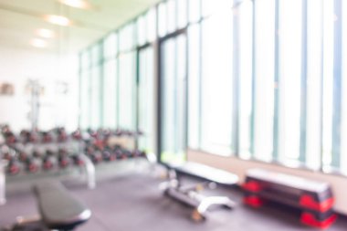 Soyut bulanıklık ve spor salonu iç fitness ekipmanları bulanıklaştırma
