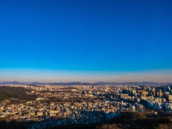 Hermoso edificio de arquitectura paisaje urbano en la ciudad de Seúl — Foto de Stock