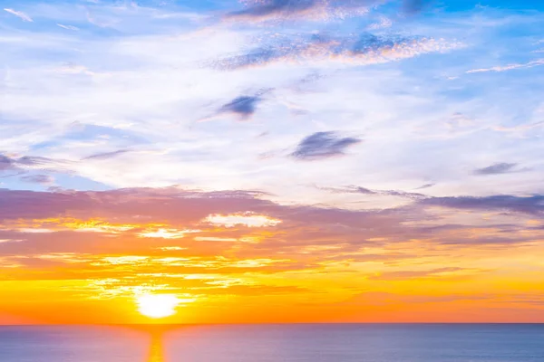 Wunderschöne tropische Naturlandschaft am Meer Strand in der Sonne — Stockfoto