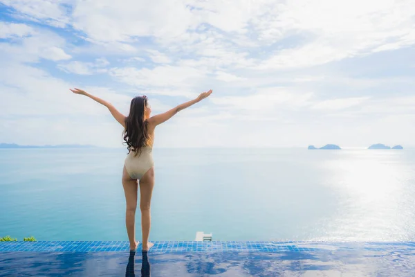 Portrait young asian woman relax smile happy around swimming poo — Stock Photo, Image