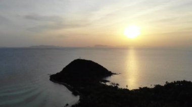 Güzel dalgalı denizin sakin görüntüleri.