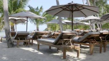 Güzel dalgalı denizin sakin görüntüleri.