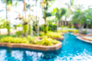 Soyut bulanıklık ve sıcak güzel açık yüzme havuzu bulanıklaştırma