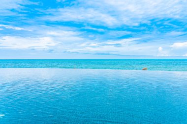 Se ile otel beldesinde güzel açık sonsuzluk yüzme havuzu