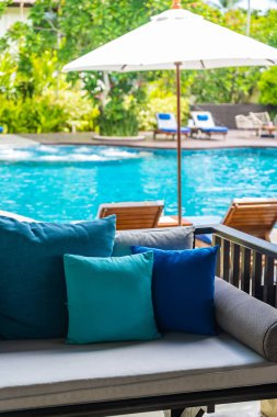 Kanepe dekorasyon açık veranda üzerinde rahat yastık