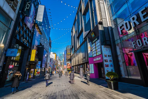 Seúl, Corea del Sur 10 diciembre 2018: Myeong dong market is the — Foto de Stock
