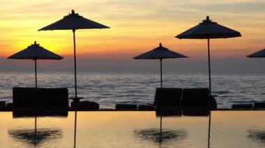 Güzel dalgalı denizin sakin görüntüleri.