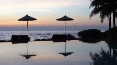 Güzel dalgalı denizin sakin görüntüleri.