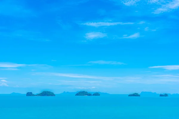 Beautiful outdoor sea ocean view with island and white cloud on — Stock Photo, Image