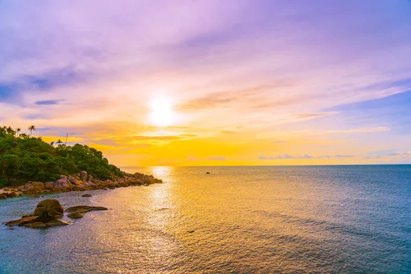 Samui Adası etrafında güzel açık tropikal plaj deniz ile Co