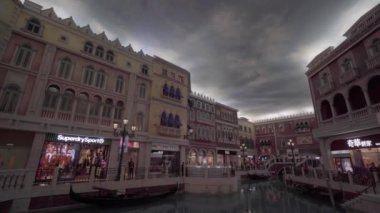 Çin, Macau - 8 Eylül 2018 Macao - Macao 'da alışveriş merkezi olan güzel lüks Venedik Otel ve Kumarhanesi