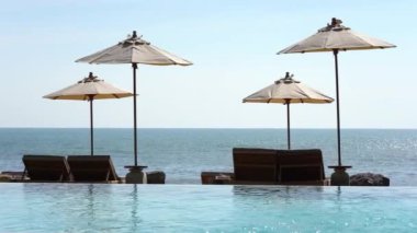 Güzel dalgalı denizin sakin görüntüleri.