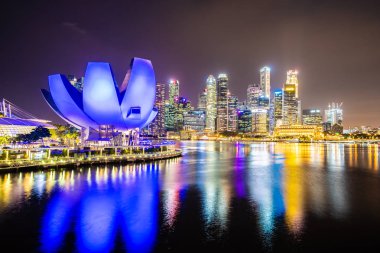 Gökdelen marina defne içinde etrafında bina güzel mimari 