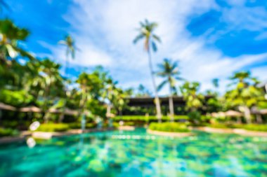 Otelde soyut bulanıklık ve defokus lüks açık yüzme havuzu 