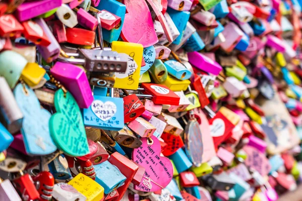 Seoul, Korea Południowa 6 grudnia 2018 r.: miłość klucz na góry namsan — Zdjęcie stockowe