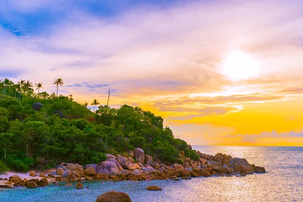 Schönen tropischen Strand im Freien Meer rund um Samui-Insel mit Co — Stockfoto