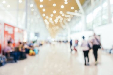Soyut bulanıklık ve Havaalanı yolcu trans için terminal defocused