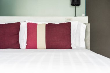 Güzel rahat yastık ve battaniye Yatak Dekorasyon