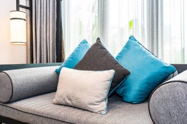 Oturma ro içinde kanepe yatak dekorasyon güzel rahat yastık