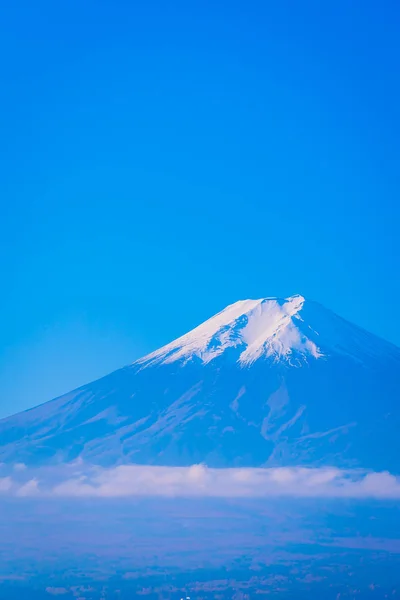 Schöne Landschaft von Berg-Fuji um Ahornblatt-Baum in einem — Stockfoto