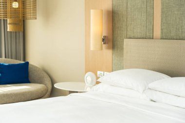 Güzel rahat yastık ve battaniye Yatak Dekorasyon