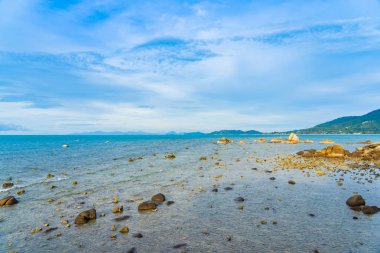 Samui Adası etrafında güzel açık tropikal plaj deniz ile Co