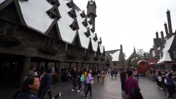 2015年12月1日 霍格沃茨魔法城堡和魔法学院在日本大阪环球工作室的哈利波特吸引力魔法世界复制 影片的片段 — 图库视频影像