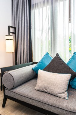 Oturma ro içinde kanepe yatak dekorasyon güzel rahat yastık