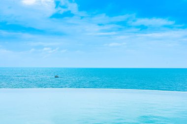 Se ile otel beldesinde güzel açık sonsuzluk yüzme havuzu